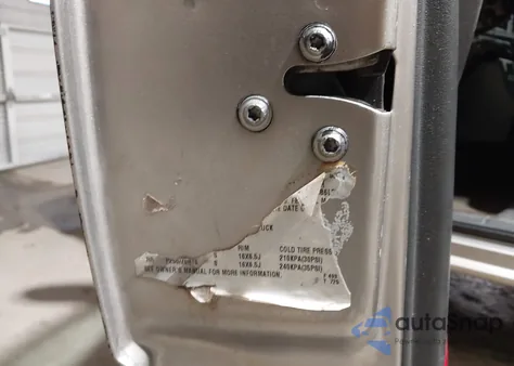 2001 Chevrolet Silverado 1500 Ls z USA, uszkodzony, nr VIN 2GCEC19T511144617